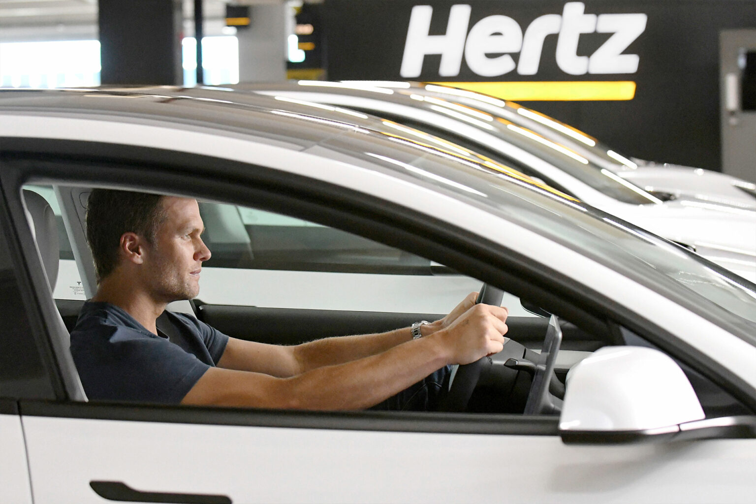 hertz-to-provide-uber-drivers-access-to-50-000-tesla-evs